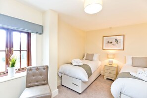 2 chambres, fer et planche à repasser, Wi-Fi gratuit, draps fournis