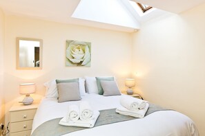 2 makuuhuonetta, silitysrauta/-lauta, ilmainen Wi-Fi, vuodevaatteet