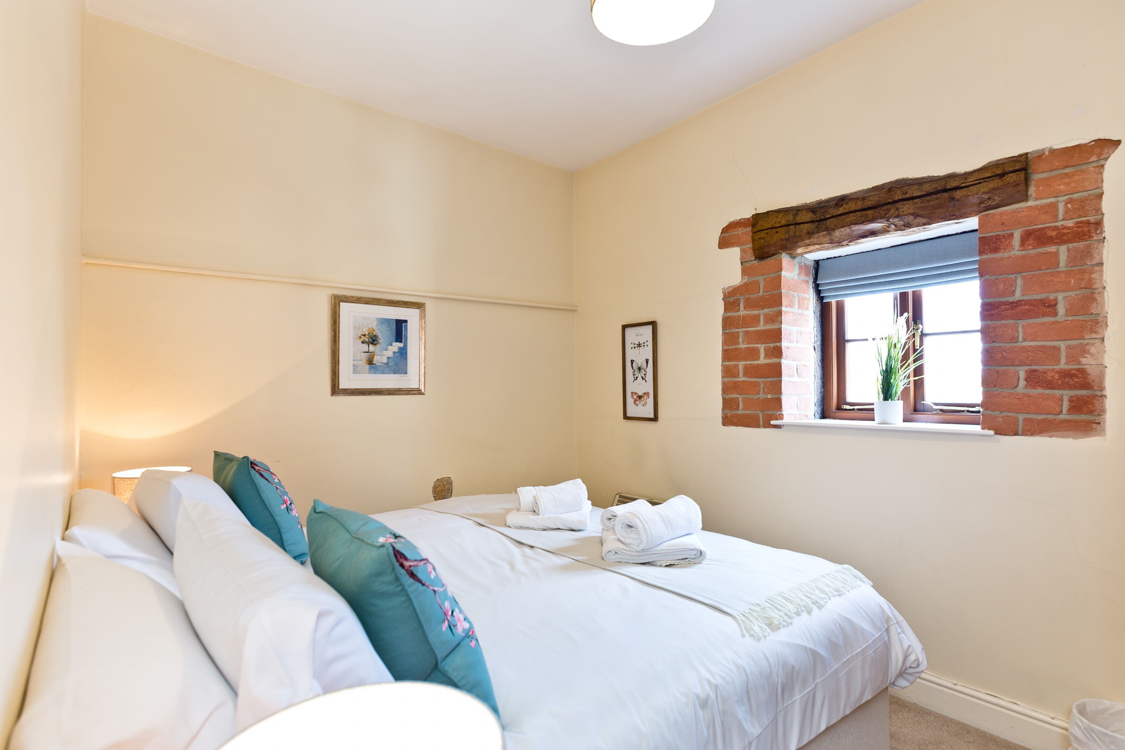 3 室のベッドルーム、アイロン / アイロン台、WiFi (無料)、ベッドシーツ