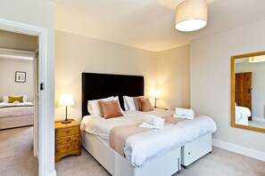 5 bedrooms, iron/ironing board, free WiFi, bed sheets