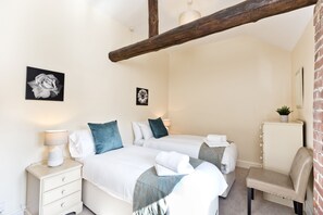 2 bedrooms, iron/ironing board, free WiFi, bed sheets - Wisels Cottage With Shared Swimming Pool & Games Room (Ashbourne)