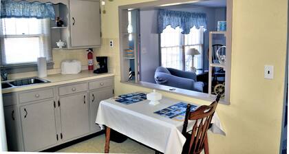 Mae's Landing - Comfortable 2BR close to Memorial Park, NO LINENS PROVIDED