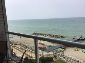 Property grounds - Lakefront condo --2BR/2Bath Sleeps 4  Private beach and lake front balcony (Geneva)