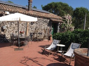Outdoor dining - Villa Pioppi (Mascali)