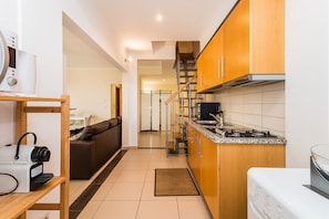 Fridge, microwave, oven, stovetop - Duplex in Albufeira located 500m from Oura beach and close to shops (Albufeira)