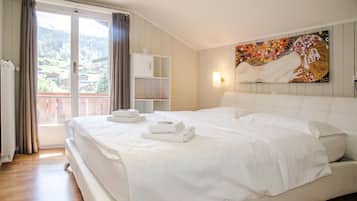 5 bedrooms, iron/ironing board, travel crib, free WiFi