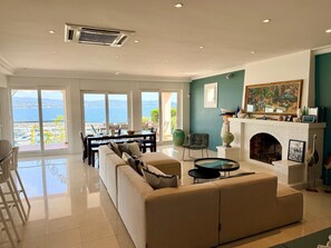 Fernseher, Stereoanlage