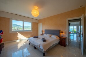 5 Schlafzimmer, Bügeleisen/Bügelbrett, Reisekinderbett, WLAN
