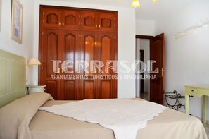 2 chambres, fer et planche Ă repasser, Wi-Fi gratuit, draps fournis