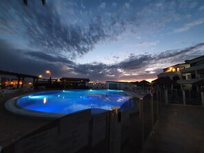 Piscina all'aperto, una piscina riscaldata