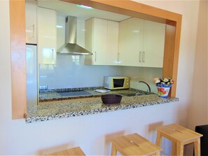 Fridge, microwave, oven, coffee/tea maker