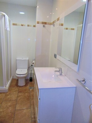 Shower, towels