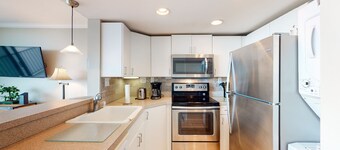 Oceanfront Sea Colony condo with pool & hot tub, ocean view, & free WiFi