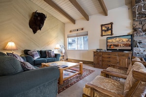 Condo, 2 Bedrooms | Living room