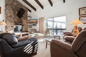 Condo, 2 Bedrooms | Living room