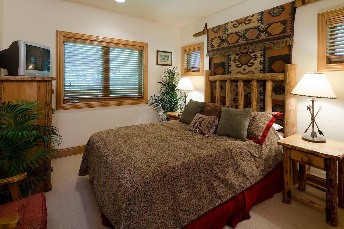 Townhome, 4 Bedrooms | Individually decorated, individually furnished