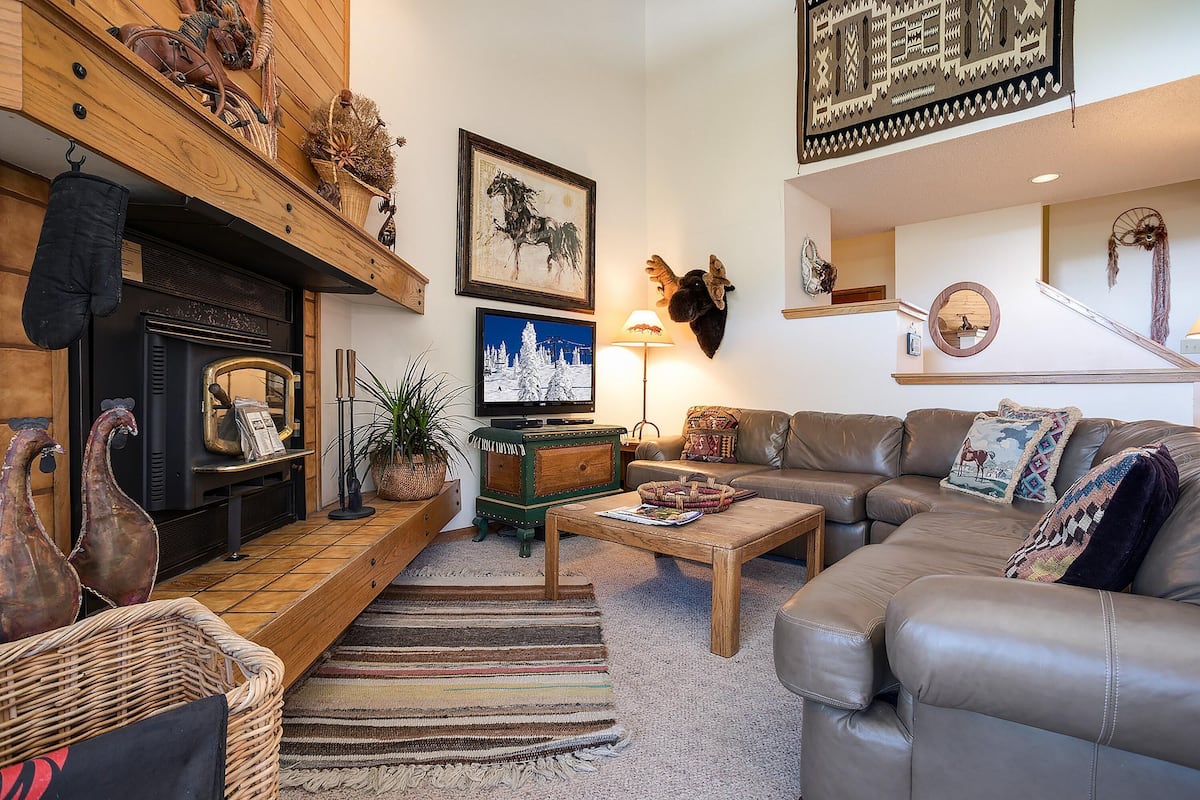 Condo, 3 Bedrooms | Living room