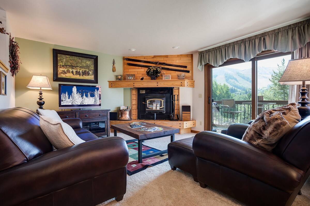Condo, 2 Bedrooms | Living room