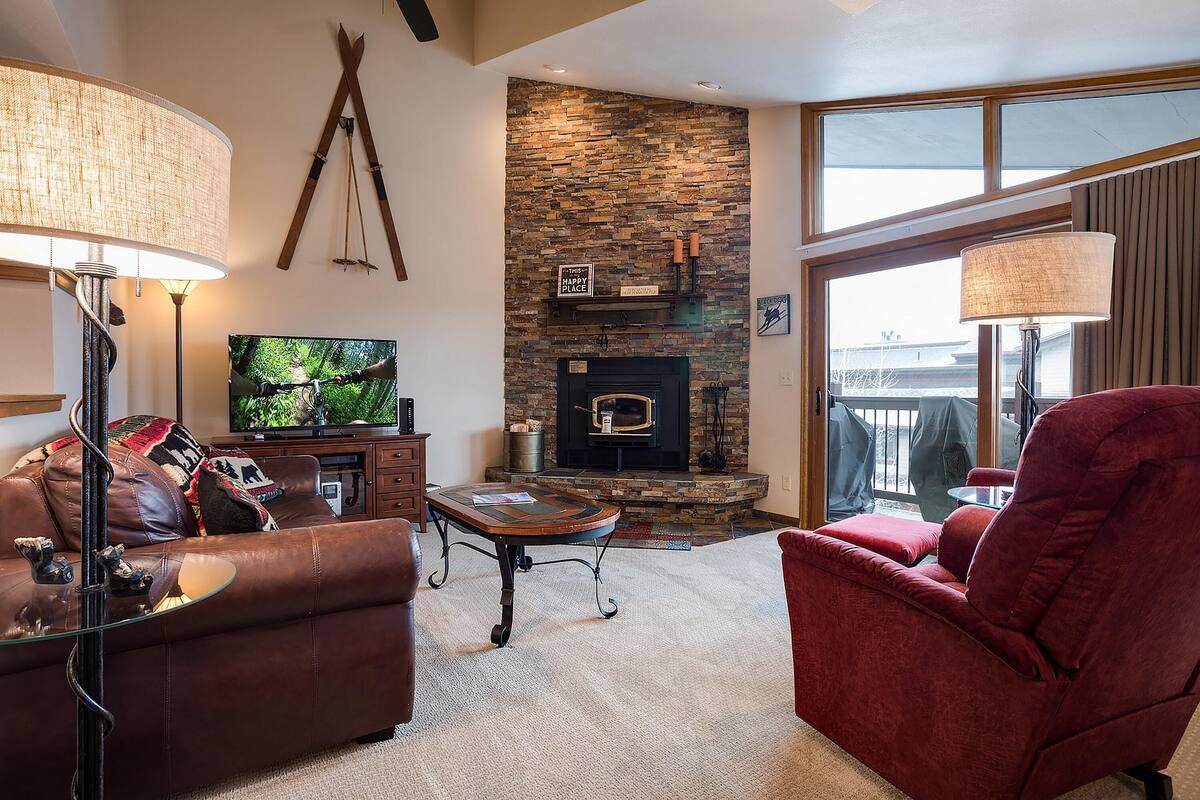 Condo, 3 Bedrooms | Living room