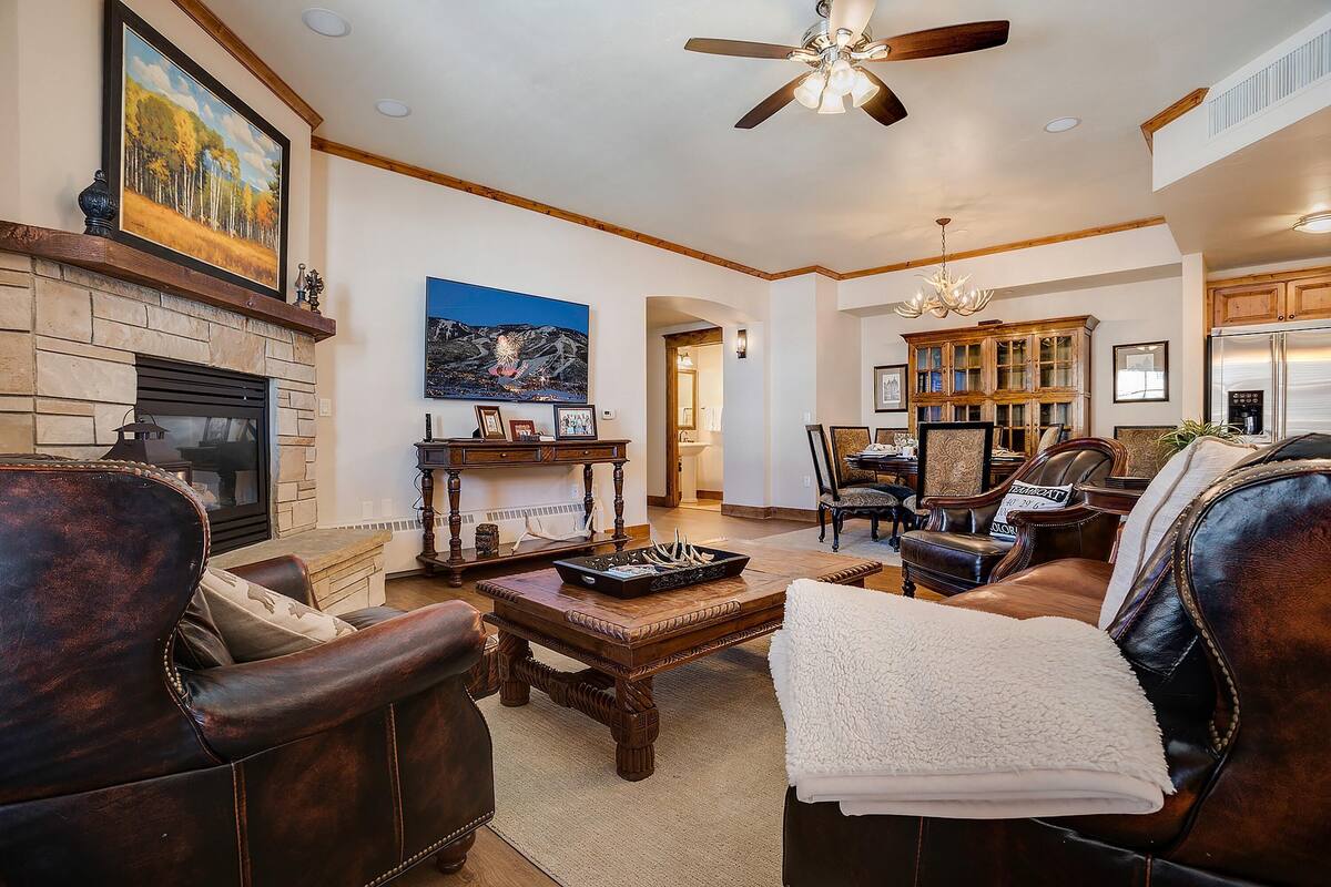 Condo, 4 Bedrooms | Living room | TV