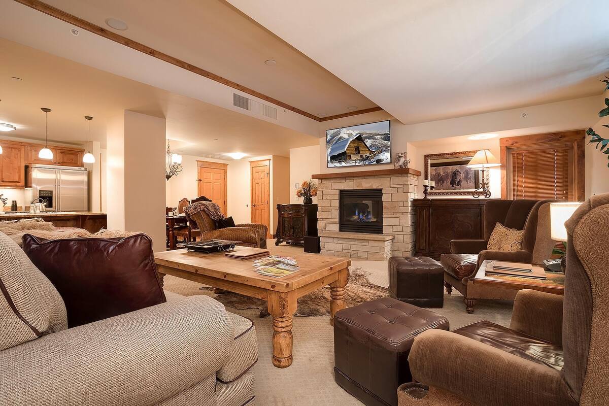 Condo, 3 Bedrooms | Living room | TV