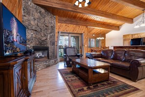 Condo, 4 Bedrooms | Living room