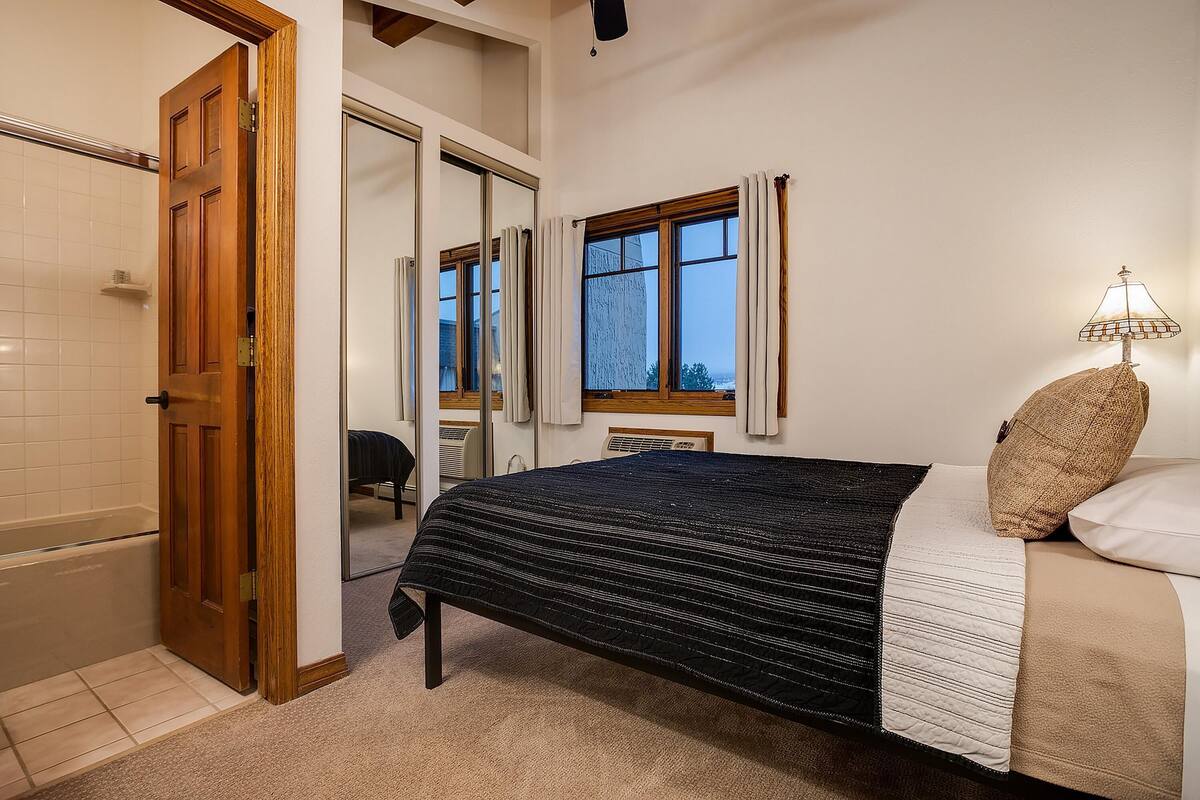 Condo, 4 Bedrooms