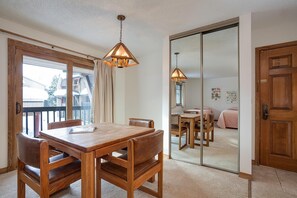 Condo, 4 habitaciones | Cocina privada | Tostadora y utensilios de cocina 