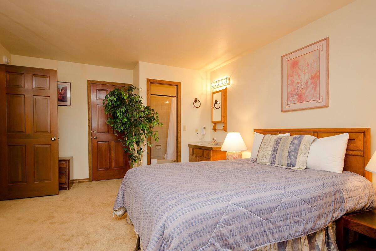 Condo, 2 Bedrooms