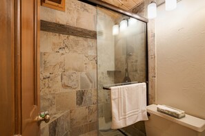 Appart'hôtel, 4 chambres | Salle de bain