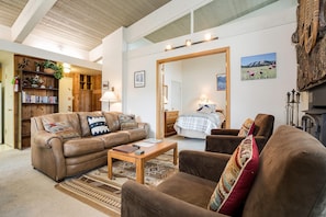 Condo, 2 Bedrooms | Living room