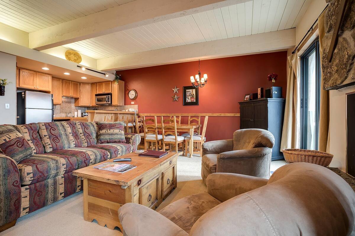 Condo, 1 Bedroom | Living room