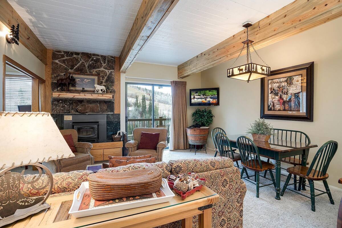 Condo, 2 Bedrooms | Living room