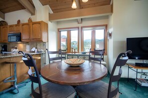 Condo, 2 Bedrooms | Private kitchen | Toaster, cookware/dishes/utensils
