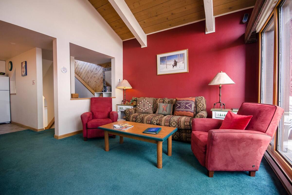 Condo, 2 Bedrooms | Living room