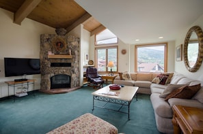 Condo, 2 Bedrooms | Living room
