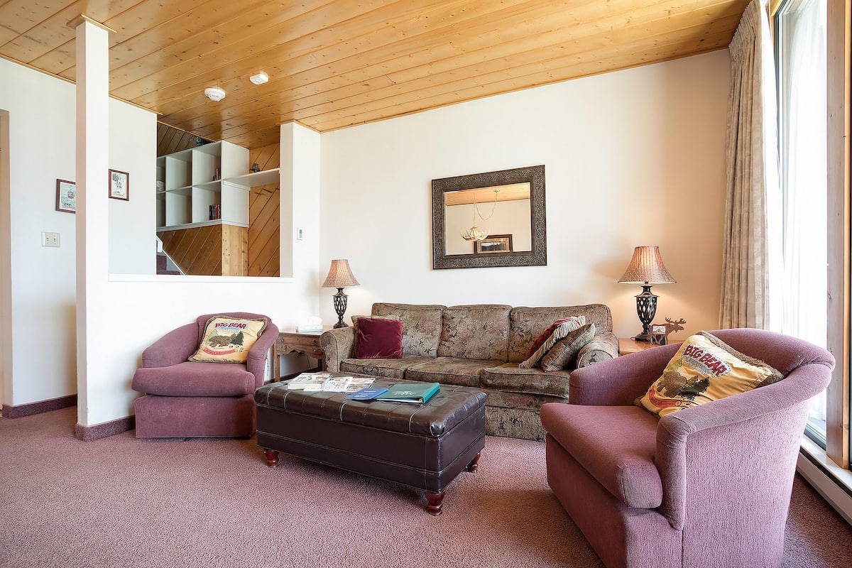 Condo, 2 Bedrooms | Living room