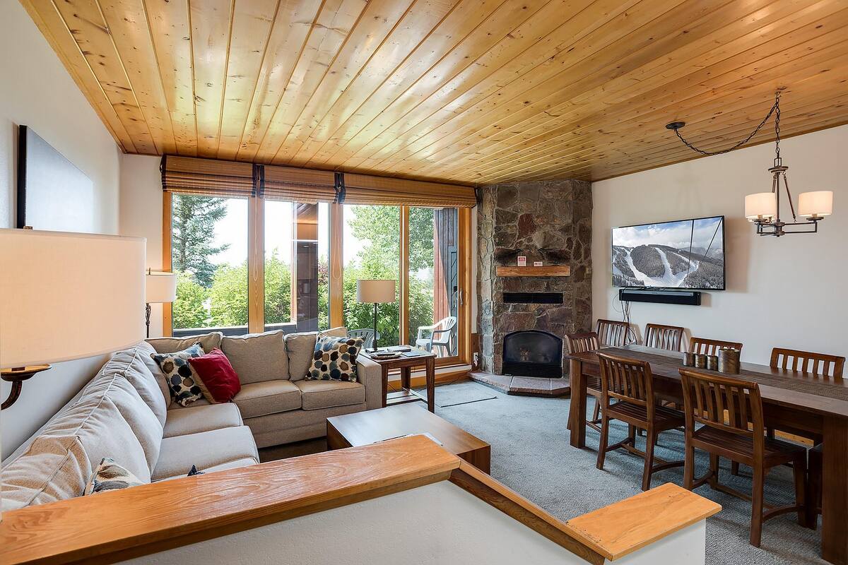 Condo, 2 Bedrooms | Living room