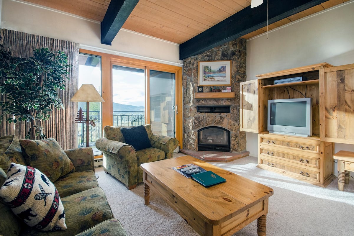 Condo, 1 Bedroom | Living room