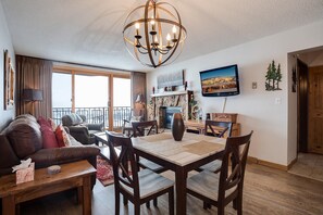 Condo, 2 habitaciones | Sala de estar