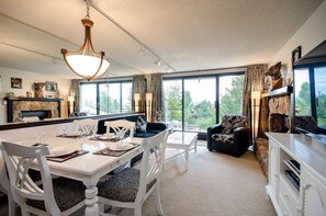 Condo, 2 habitaciones | Sala de estar