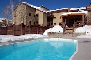 Piscine extérieure (ouverte en saison)