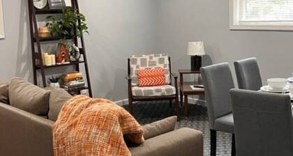 Cozy Guest Suite with Hot Tub in Davison