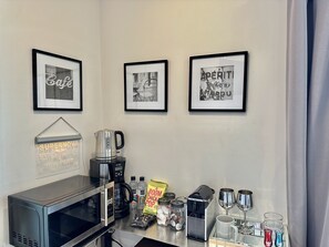 Interior - Luxury Modern Unit on Market St - w/Private Patio - Hot tub, Fire Pit, Lounge + (SF)