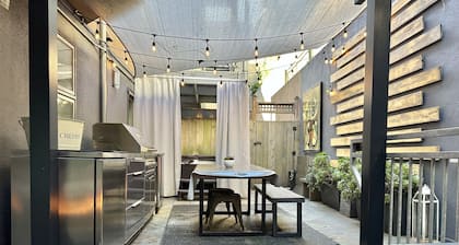 Luxury Modern Unit on Market St - w/Private Patio - Hot tub, Fire Pit, Lounge +