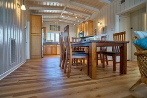 Dining - Dog Friendly Oceanfront Beach Cottage Private Pool (Ocean Isle Beach)