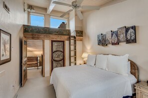 3 Schlafzimmer, Schreibtisch, Bügeleisen/Bügelbrett, Reisekinderbett