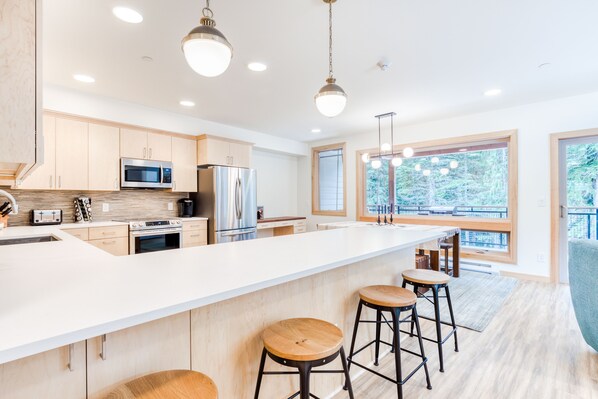 冰箱、微波炉、烤箱、炉灶