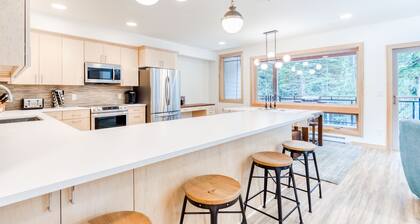 Bright & modern dog-friendly getaway w/ private balcony, gas grill, & free WiFi