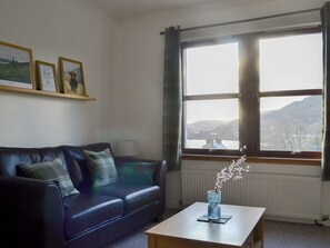 Living area - The Misty Isles View (Portree)